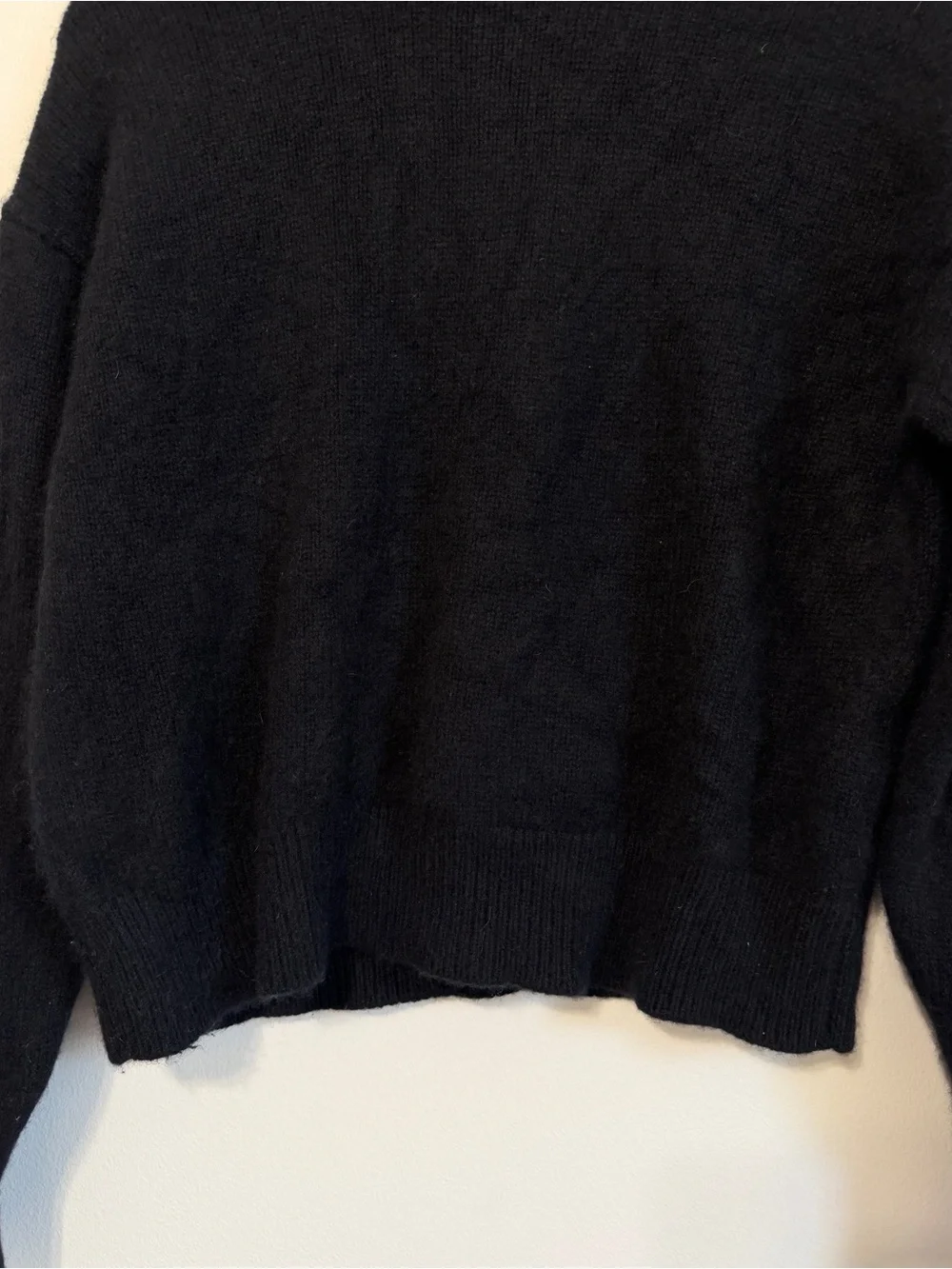 Aritzia Wilfred 100% Cashmere Sweater Size Medium Black
